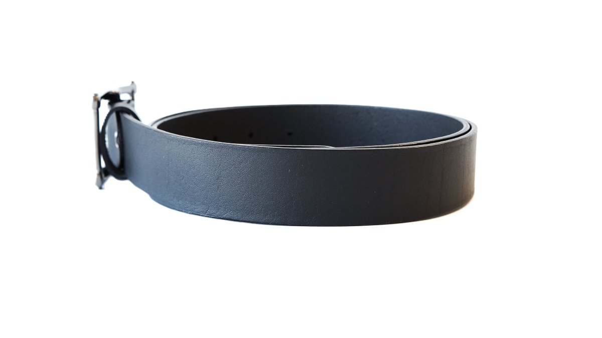 Stilingas juodas odinis diržas moterims su išskirtine sagtimi 3,5cm Vilnius Fashion Belts