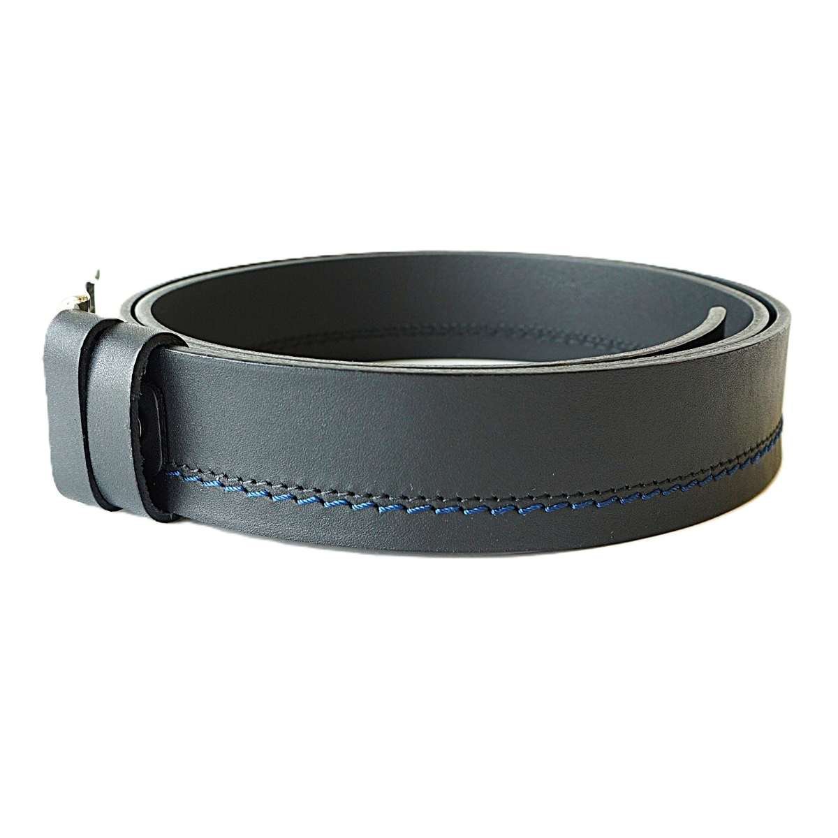 Juodas odinis vyriškas diržas su mėlyna dekoratyvine siūle - Vilnius Fashion Belts - odos tekstūra