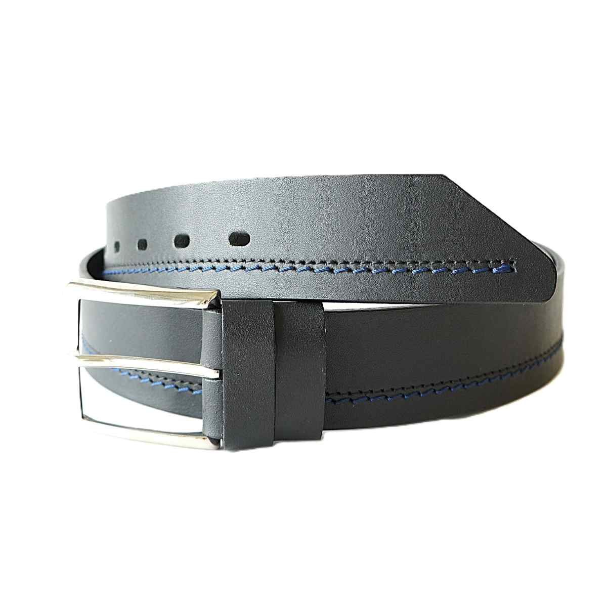 Juodas odinis vyriškas diržas su mėlyna dekoratyvine siūle - Vilnius Fashion Belts - užbaigimas