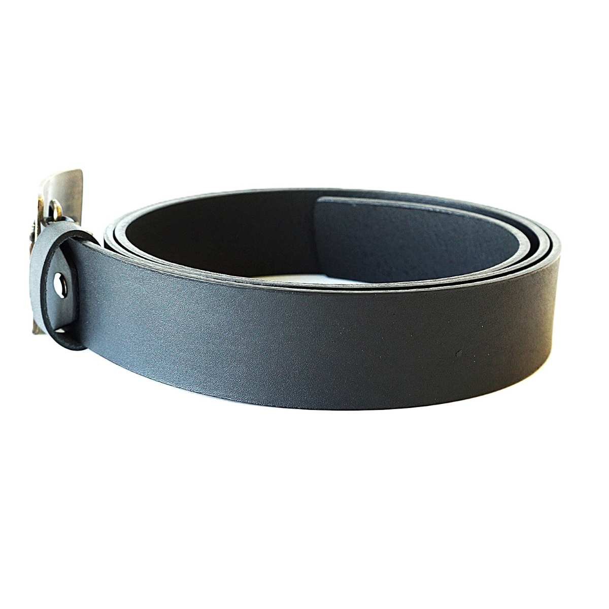 Lietuviškas odinis vyriškas diržas su Vyčio simbolika sagtyje - Vilnius Fashion Belts - odos tekstūra